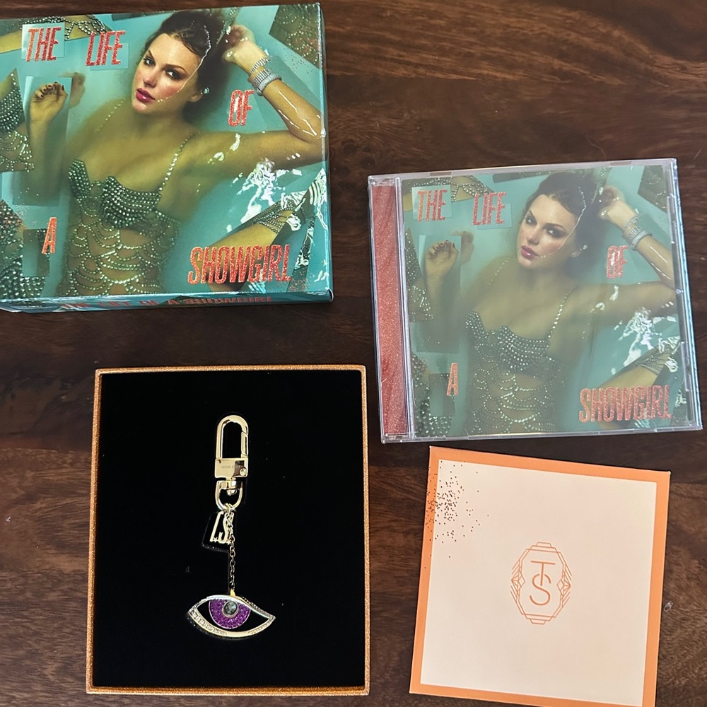 TAYLOR SWIFT THE LIFE OF A SHOWGIRL SWEAT AND VANILLA PERFUME DELUXE CD
